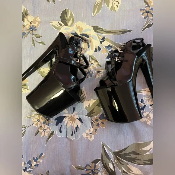 PLEASER
Xtreme-873 - Picture 6 of 13